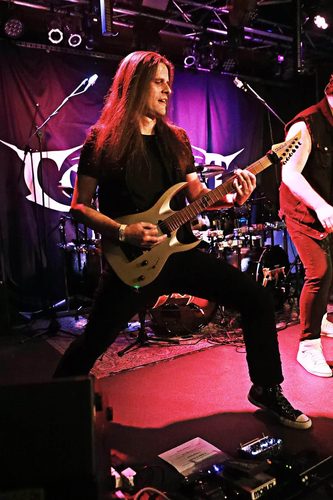 Toni Watzinger, Gitarre – The Covenant Black